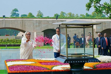 PM pays homage to Mahatma Gandhi