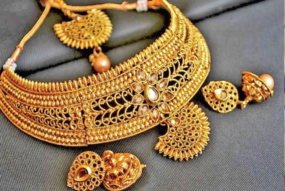 Gold price inflates by Tk1,400 per bhori