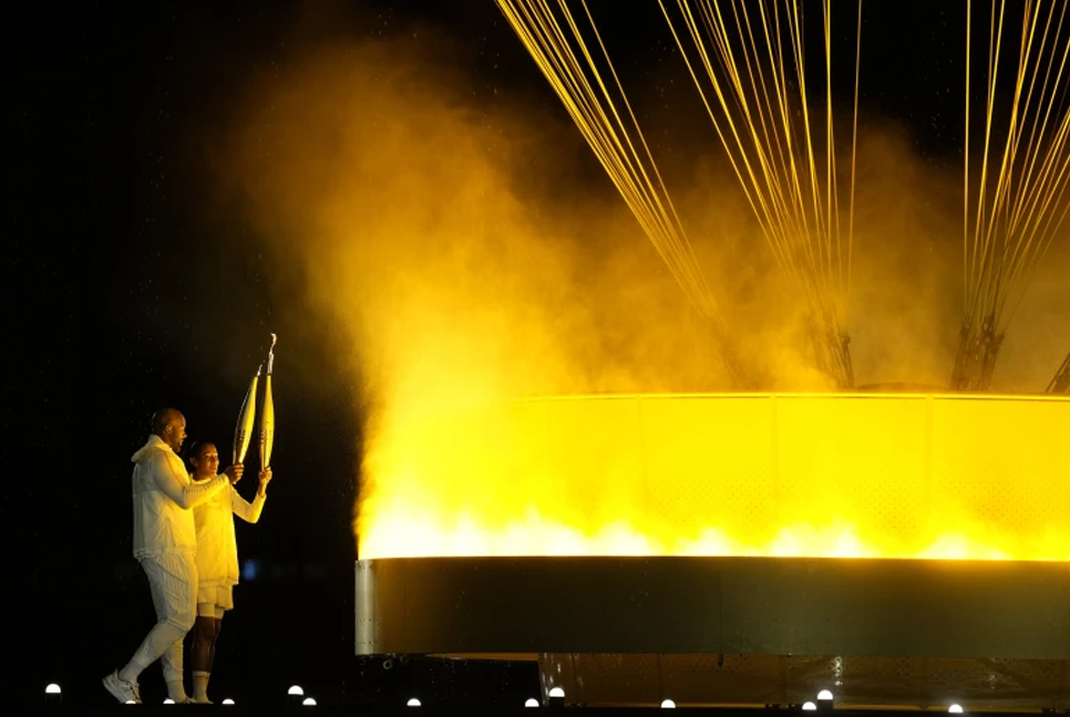 Paris dazzles with a rainy Olympics opening ceremony on the Seine River