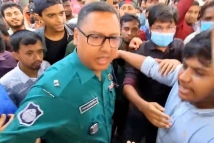 The OC of Khilgaon Police Station shows solidarity with protesters