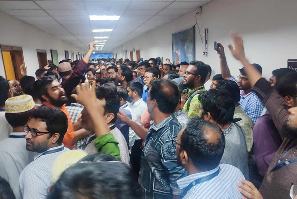 Six top officials resign amid protests at Bangladesh Bank