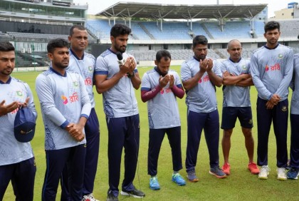 Bangladesh cricketers observe one-minute silence for victims of crackdowns, violence