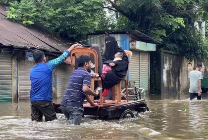 Flood in Feni: Thousands displaced, one dead