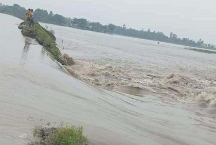 Breached embankments inundate villages, fish enclosures in Khulna