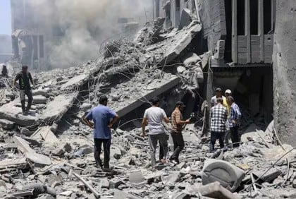 Israeli attacks kill 16