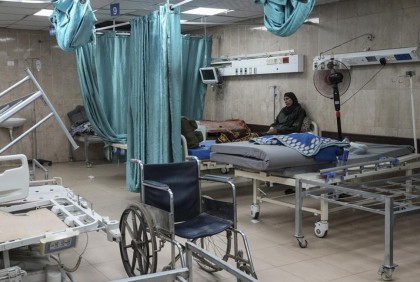 Hospital in central Gaza empties out as Israeli forces draw near