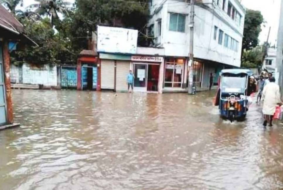 One lakh Chandpur residents waterlogged for over a week