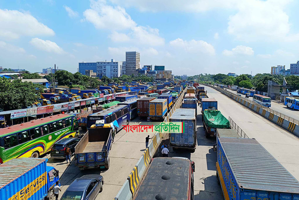 14 km long traffic deadlock in Dhaka-Chattogram highway on holiday 