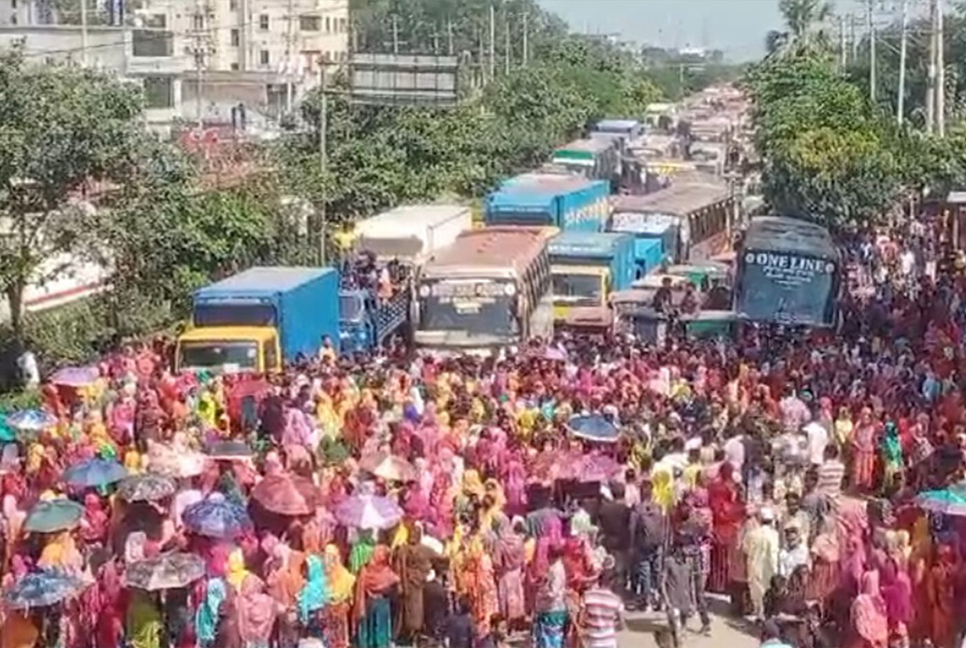 RMG workers block Dhaka-Mymensing highway