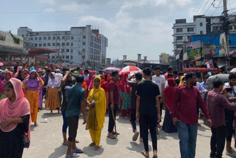 RMG workers block Dhaka-Mymensingh highway