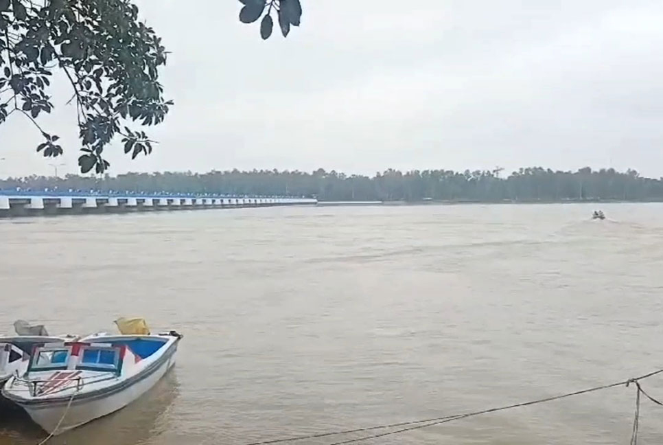 44 Teesta barrage gates opened as river swells