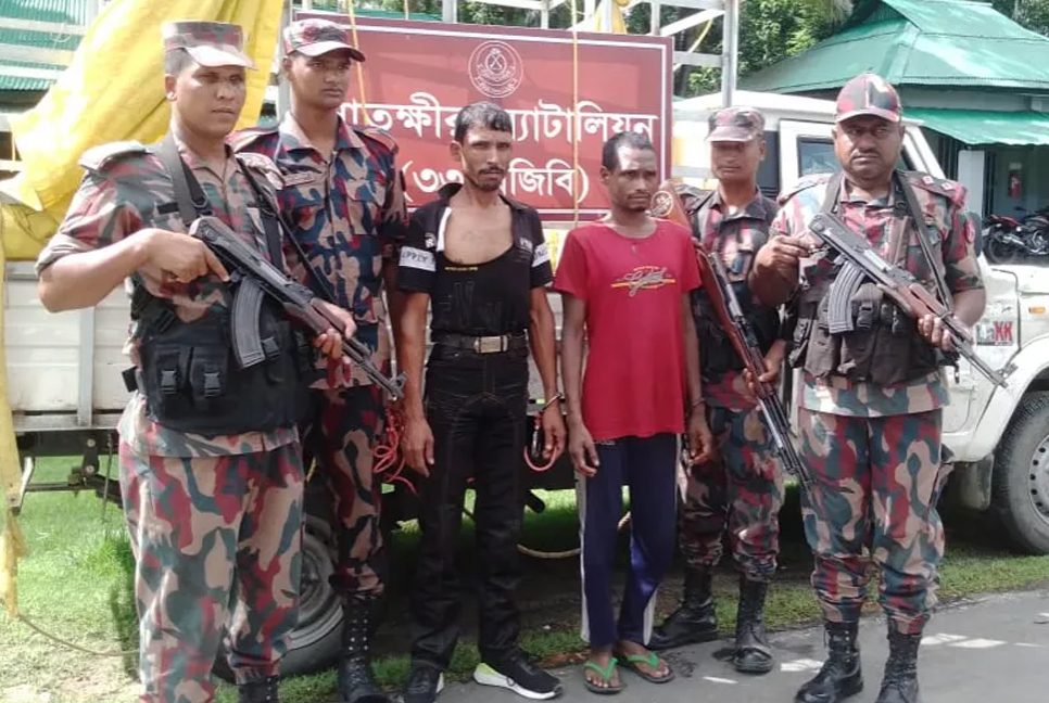 Two ‘drunken’ Indians detained in Satkhira