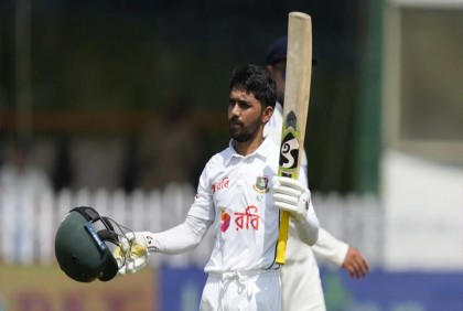 Mominul century keeps Bangladesh going despite poor batting display 