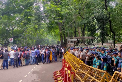 Police fire tear gas at job seekers protest in front of CA residence