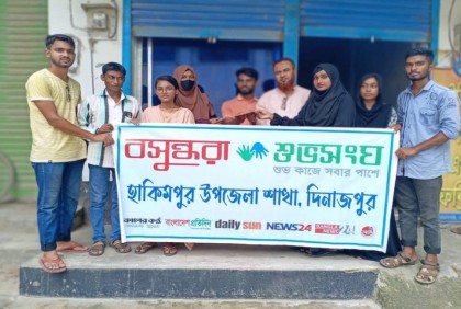 Cancer-stricken Lokman receives cash donation from Bashundhara