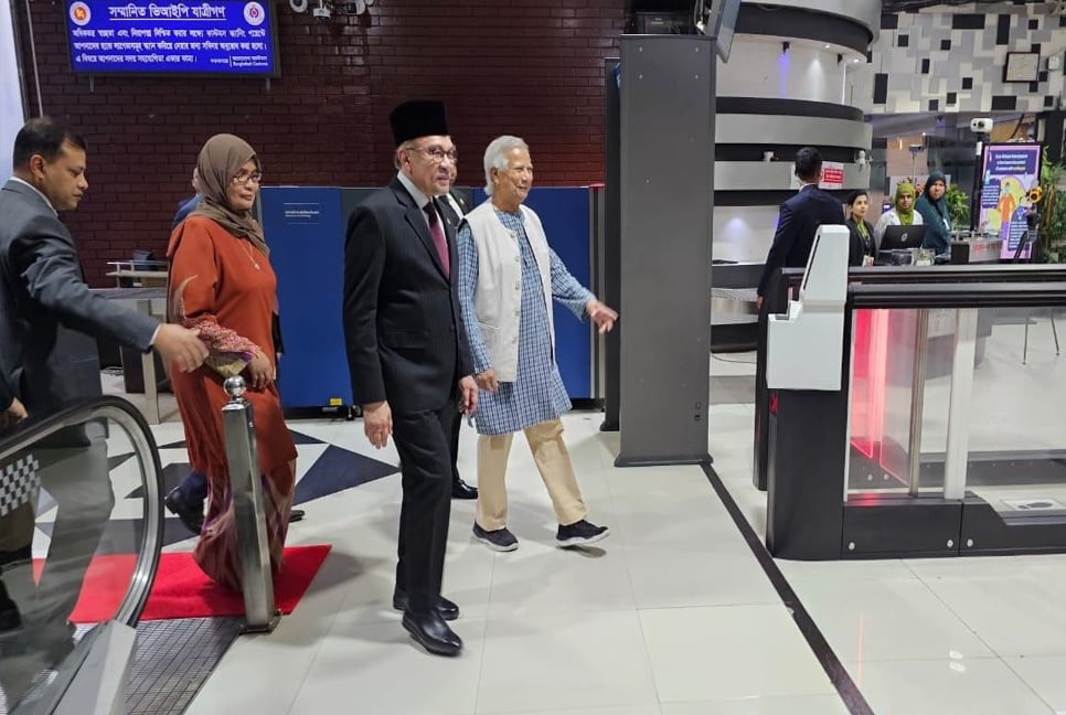 Bangladesh rolls out red carpet for Malaysian PM