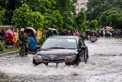 Incessant rains throw life out of gear in Dhaka; landslides likely in Ctg