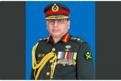 Army chief visits Dhakeshwari temple in Dhaka