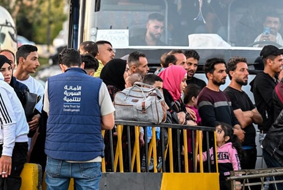 7,000 people cross from Lebanon to Syria in 24 hours