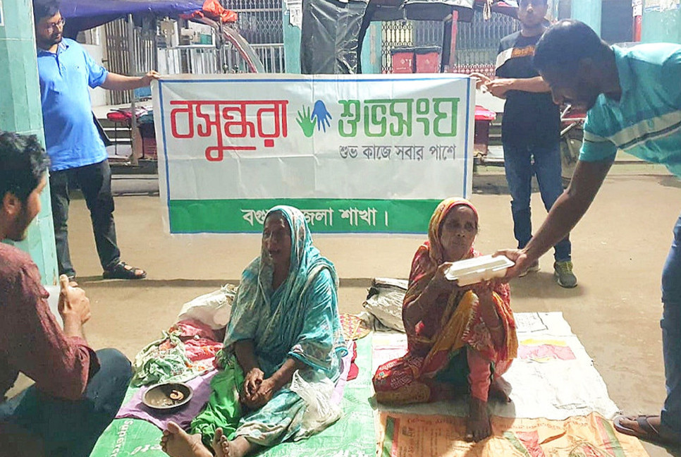 Bashundhara Shuvosangho distributes food among underprivileged people