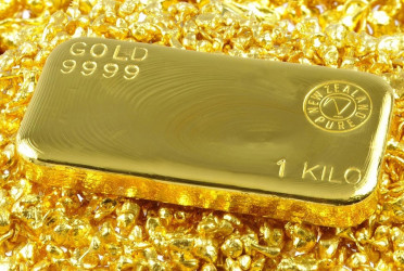 Gold breaks above $2,700 to record high