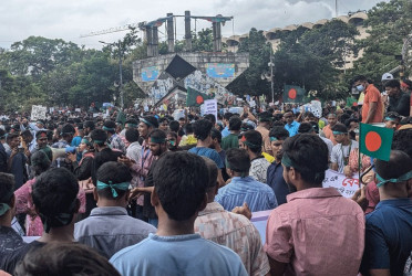 Outsourcing workers block Shahbagh for job nationalisation