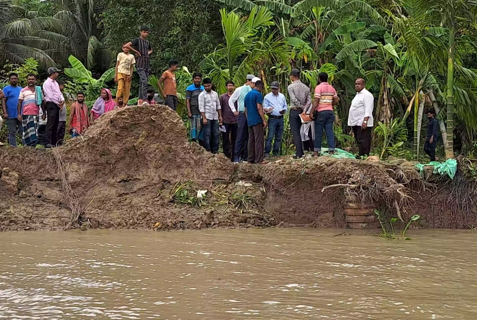 Houses, cropland washed away as Nabagaga erosion hits Narail villages