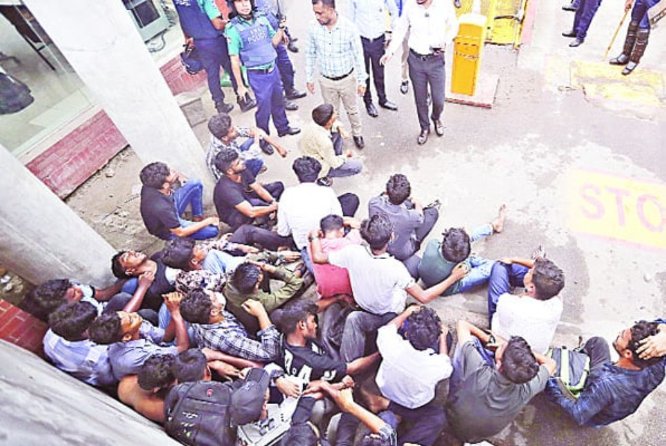 Chaos at secretariat: 26 students arrested, 28 released