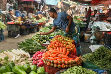 Vegetable prices fall by Tk20 per kg