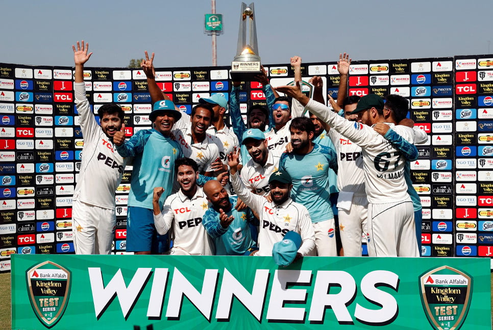 Pakistan thrash England to win series 2-1