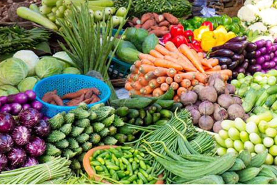 Students selling vegetables at fair prices