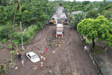 14 dead, thousands evacuated as tropical storm batters Philippines