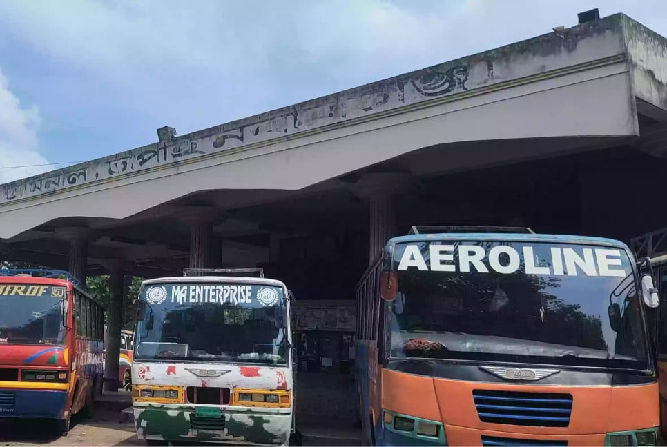 Commuters suffer as bus strike continues on Chapai-Rajshahi route