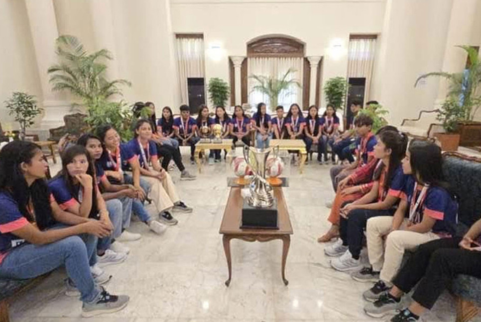 SAFF champion women's footballers arrive in Jamuna