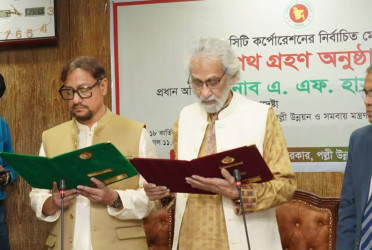 Shahadat Hossain takes oath as CCC mayor