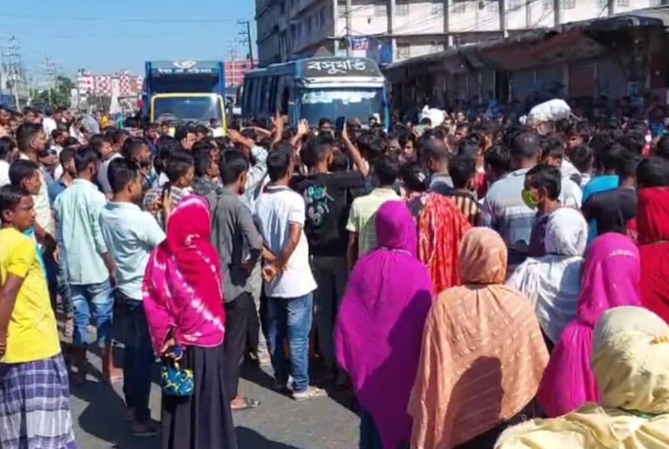 RMG workers block Dhaka-Mymensingh highway over unpaid dues