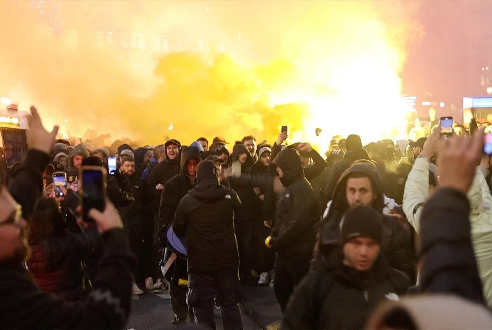 Israeli fans clash with protesters in Amsterdam