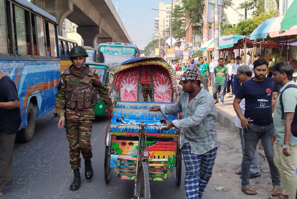 DNCC removes battery-powered rickshaws from Mirpur’s main roads