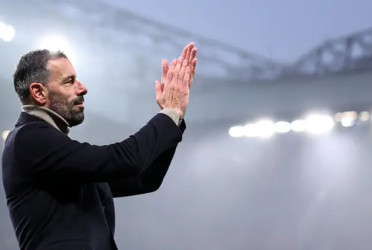 Van Nistelrooy deeparts Man Utd as Amorim takes over