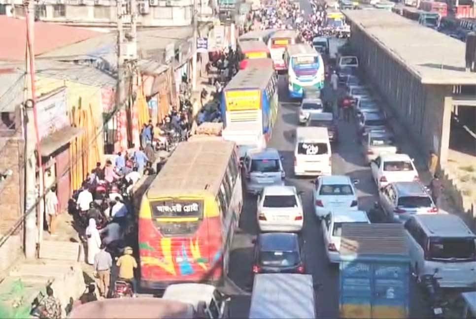 RMG workers block Dhaka-Mymensingh highway