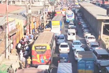 RMG workers block Dhaka-Mymensingh highway