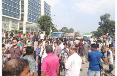 Protesters hurt in agargaon road blockade