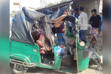 Four die in pickup van-autorickshaw collision in Sherpur