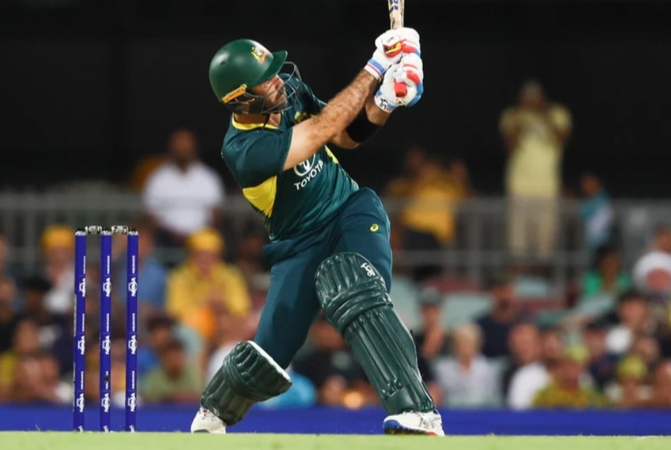 Maxwell's power-hitting, Australia pace flatten Pakistan in T20I