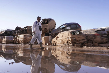 New storms and flooding threaten Spain's flood-stricken Valencia