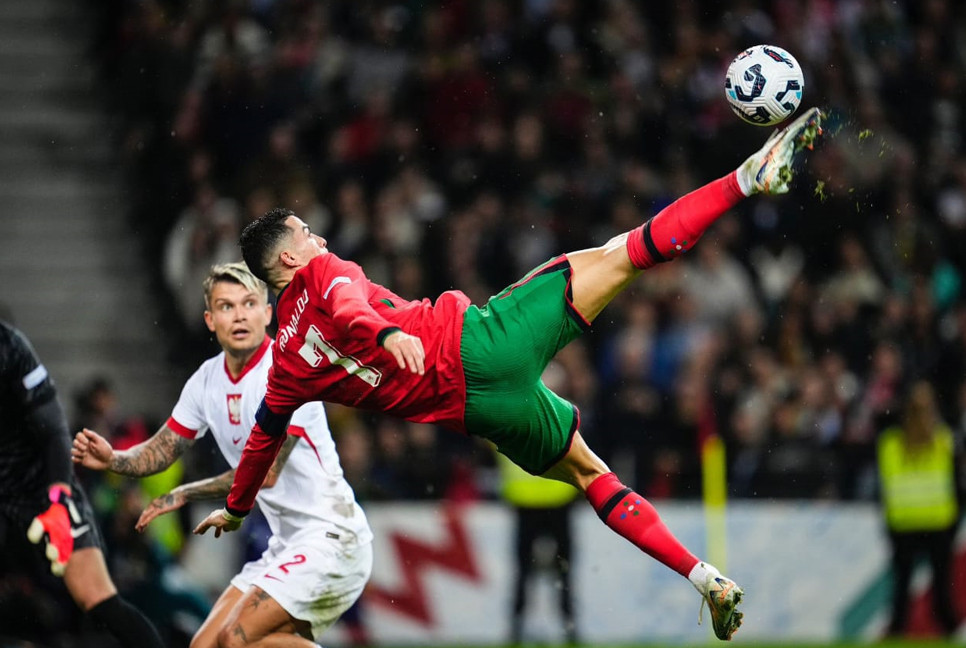 Ronaldo double helps Portugal reach quarters with 5-1 Poland thrashing