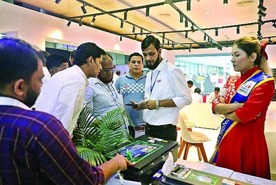 Build Bangladesh Expo pulls big crowd on weekend