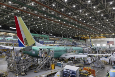 Boeing issues layoff notices to 400-plus workers as it begins drastic cuts