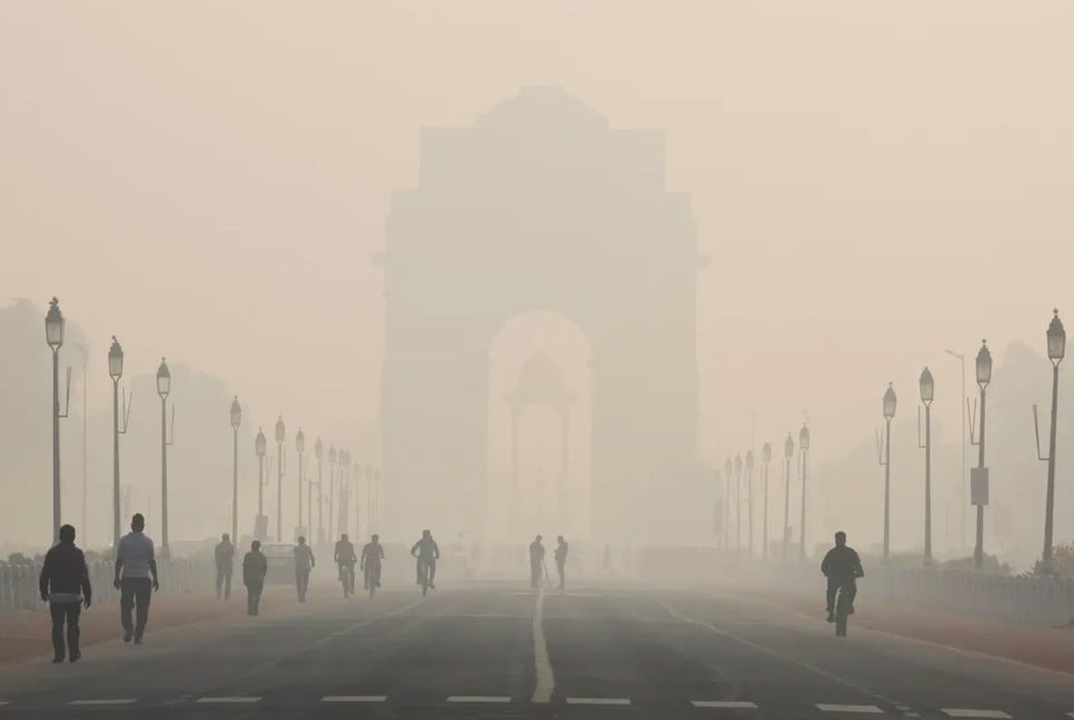 Toxic smog forces CM to close schools in New Delhi