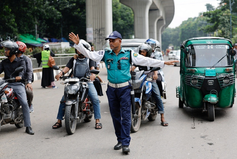 Traffic resumes after Titumir college students left roads